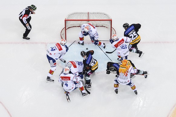 Immer einen Schritt schneller: Die Berner zeigen beim 1:0 durch Andrew Ebbett exemplarisch, warum diese Serie zu ihren Gunsten läuft.