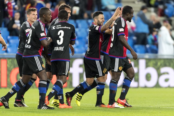 Die Basler freuen sich ueber ihren dritten Treffer im Fussball Meisterschaftsspiel der Super League zwischen dem FC Basel 1893 und dem FC Lugano, im Stadion St. Jakob-Park in Basel, am Samstag, 20. Au ...