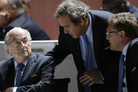 Hier darf der Petit-Michel kurz dem Herrn Joseph S. Blatter schüchtern eine Frage stelle.