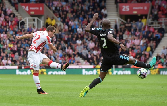 Britain Football Soccer - Stoke City v West Bromwich Albion - Premier League - bet365 Stadium - 24/9/16
Stoke City&#039;s Xherdan Shaqiri shoots at goal
Action Images via Reuters / Paul Burrows
Liv ...