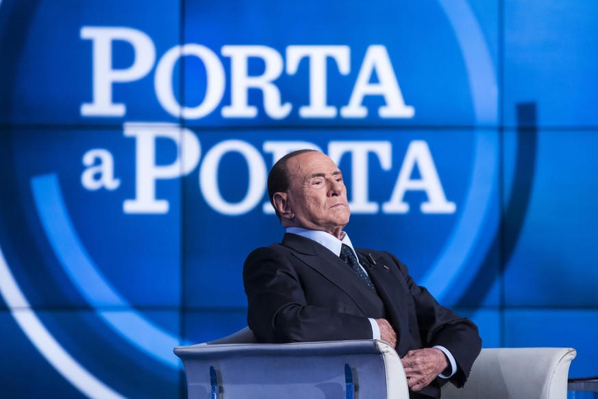 epa06041596 Italian former Prime Minister and leader of &#039;Forza Italia&#039; party, Silvio Berlusconi, during the recording of Rai TV program &#039;Porta a porta&#039;, hosted by journalist Bruno  ...