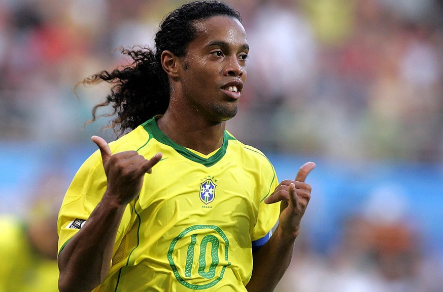 Brazil&#039;s Ronaldinho gestures after scoring his side&#039;s 2nd goal during the Confederations Cup group B soccer match between Brazil and Japan in Cologne, Germany, Wednesday, June 22, 2005. (KEY ...