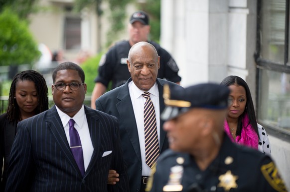 epa06011872 US entertainer Bill Cosby (C) arrives at the Montgomery County Courthouse for the first day of his trial in Norristown, Pennsylvania, USA, 05 June 2017. Cosby faces trial regarding charges ...