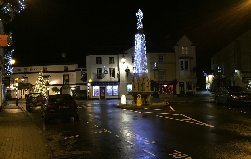 Crickhowell bei Nacht: Ein verschlafenes Dörfchen in der walisischen Provinz.