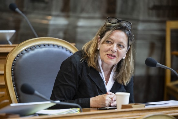 Nachrichten Linkding Heidi Z'graggen, Mitte-UR, spricht zu Abgangsentschedigungen von Kadermitgliedern des Bundes, an der Sommersession der Eidgenoessischen Raete, am Donnerstag, 6. Juni 2024 im Staenderat in Bern. ( ...