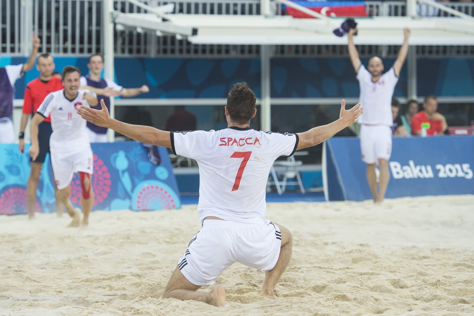 Die Schweizer Beachsoccer-Nati hat in Baku viel gejubelt, kehrt aber ohne Medaille nach Hause.