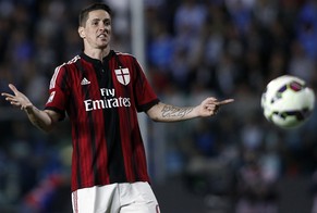 Torres trifft zum ersten Mal für Milan, für den Sieg reicht es aber nicht.