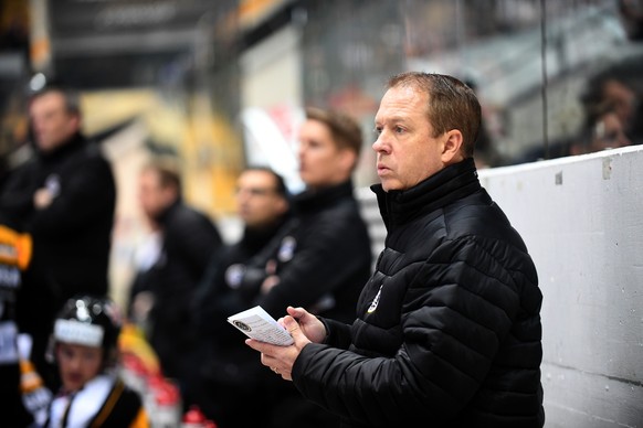 Lugano&#039;s Head Coach Greg Ireland, during the preliminary round game of National League A (NLA) Swiss Championship 2016/17 between HC Lugano and EHC Kloten, at the ice stadium Resega in Lugano, Sw ...