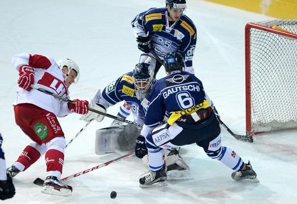 Pesonen scheitert an Ambri-Goalie Zurkirchen.