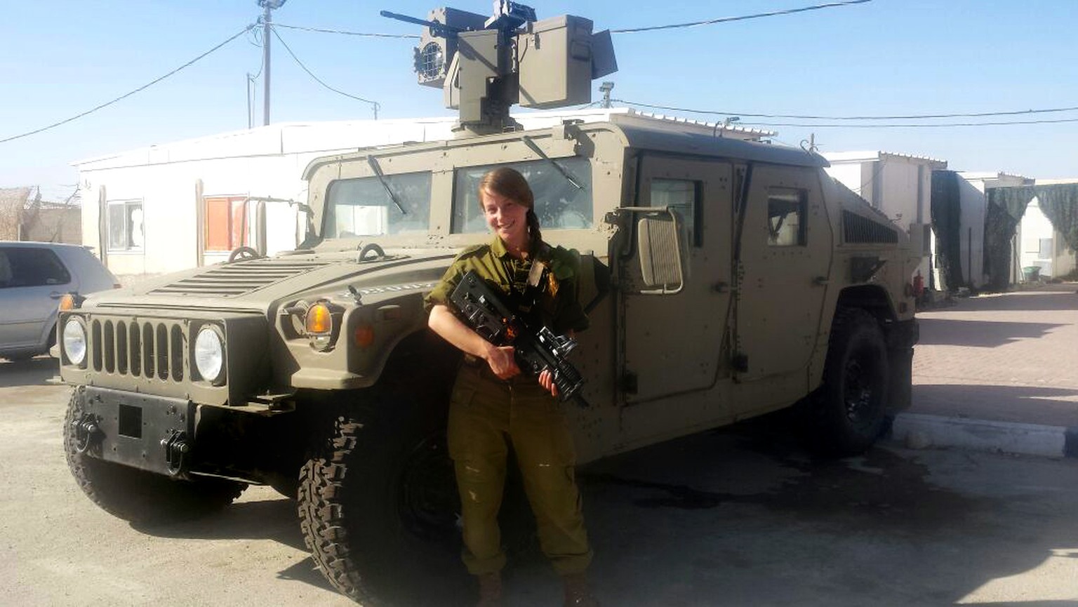 Adina Spiro (22), Unteroffizierin im gemischten Caracal-Bataillon der Israelischen Armee.