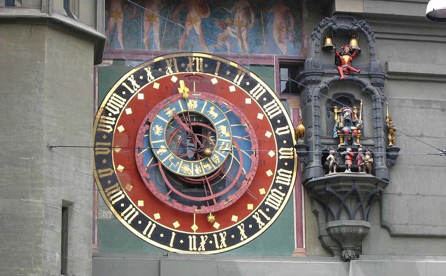 Diese astronomische Uhr hängt an der Berner Zeitglocke und ist etwas eingeschränkter als die Cosmic Watch.