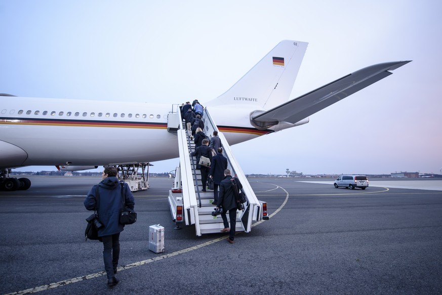 epa05846313 Journalists enter the German Air Force plane Airbus A340 &#039;Theodor Heuss&#039; at the military part of Tegel Airport prior to the take-off of German Chancellor Angela Merkel (not in th ...