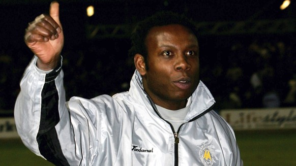 TORQUAY, UNITED KINGDOM - JANUARY 07: Torquay manager Leroy Rosenior waves triumphantly to the fans after the 0-0 draw in the FA Cup Third round game between Torquay United and Birmingham City on Janu ...