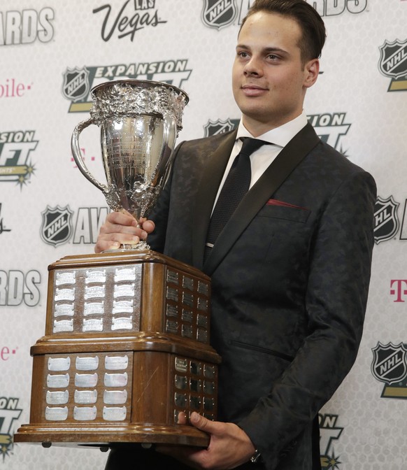 Auston Matthews of the Toronto Maple Leafs holds the Calder Memorial Trophy after winning the award during the NHL Awards, Wednesday, June 21, 2017, in Las Vegas. (AP Photo/John Locher)