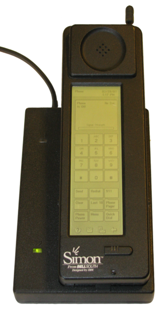 IBM Simon von 1994: im Gegensatz zum Communicator von Nokia konnte man mit dem klobigen Simon noch nicht im Web surfen, was für die meisten Technik-Historiker den Begriff «Smartphone» mitdefiniert.