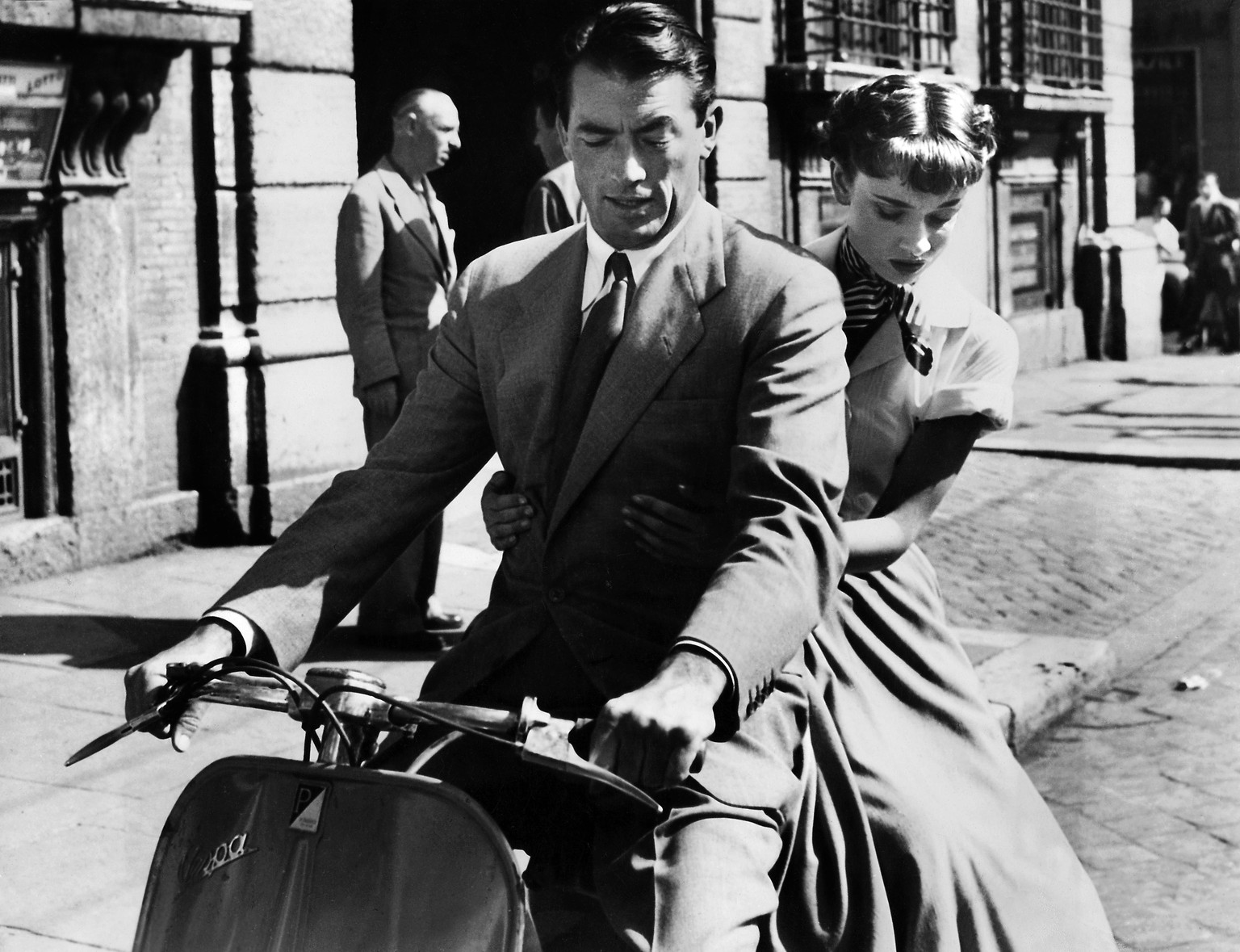 Gregory Peck und Audrey Hepburn haben der Vespa in «Roman Holiday» ein filmisches Denkmal gesetzt.