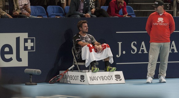 Die Hallenbeleuchtung streikt wegen des Sturms. Wawrinka muss gegen Kukushkin eine Pause einlegen.&nbsp;