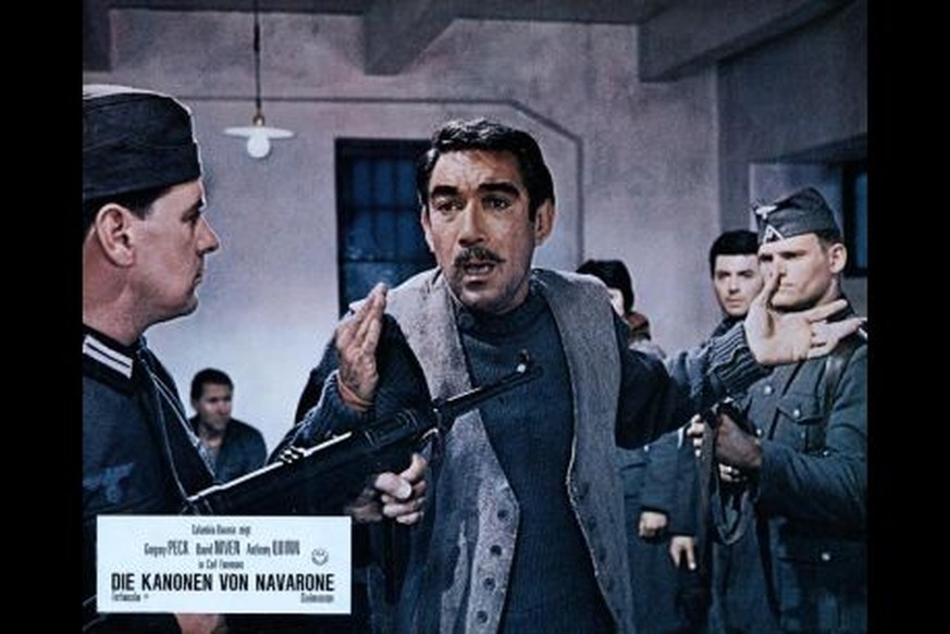 Deutsche Soldaten verhaften einen griechischen Widerstandskämpfer im Filmepos «Die Kanonen von Navarone».&nbsp;