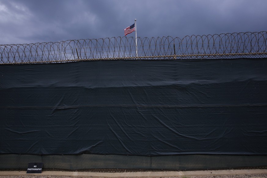 The United States flag flies inside of Joint Task Force Guantanamo Camp VI at the U.S. Naval Base in Guantanamo Bay, Cuba March 22, 2016. REUTERS/Lucas Jackson SEARCH &quot;GUANTANAMO BAY&quot; FOR TH ...