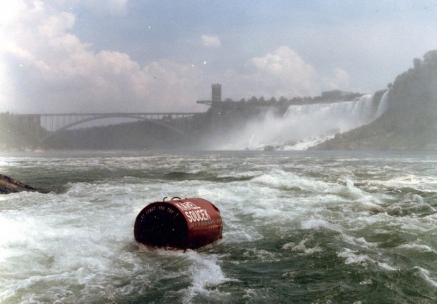 Stuntman Karel Soucek, Niagara-Fälle, sicherheitskapsel