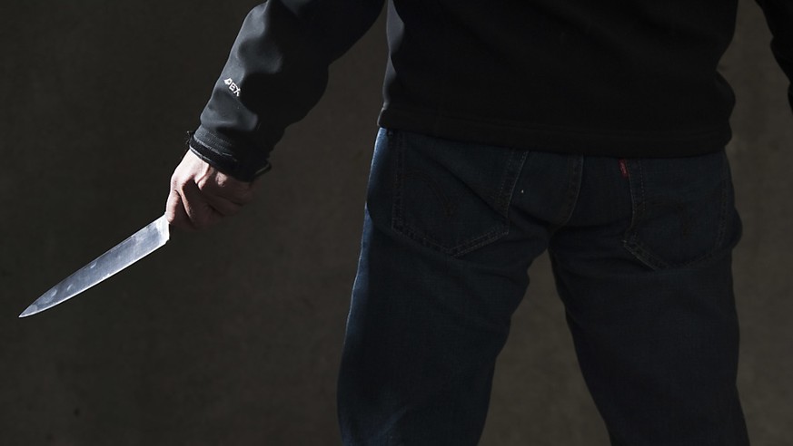 Nachrichten Linkding In Stuttgart (D) ist am Mittwochabend ein Mann auf offener Strasse mit einem schwertähnlichen Gegenstand erstochen worden. (Symbolbild)