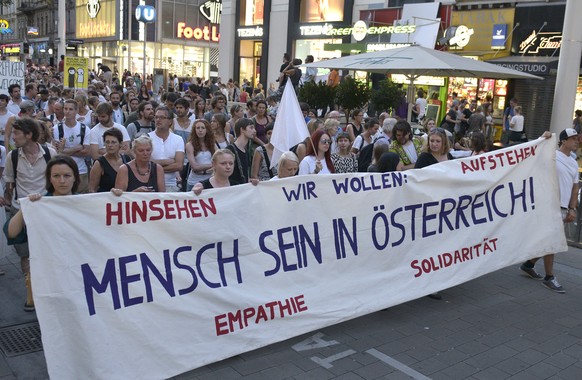 Gibt es in Österreich auch: Solidaritätsdemonstration für Flüchtling in Wien im August.