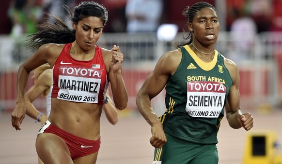 epa04900254 Brenda Martinez (L) of the USA and Caster Semenya (R) of South Africa compete in the women&#039;s 800m semi final during the Beijing 2015 IAAF World Championships at the National Stadium,  ...