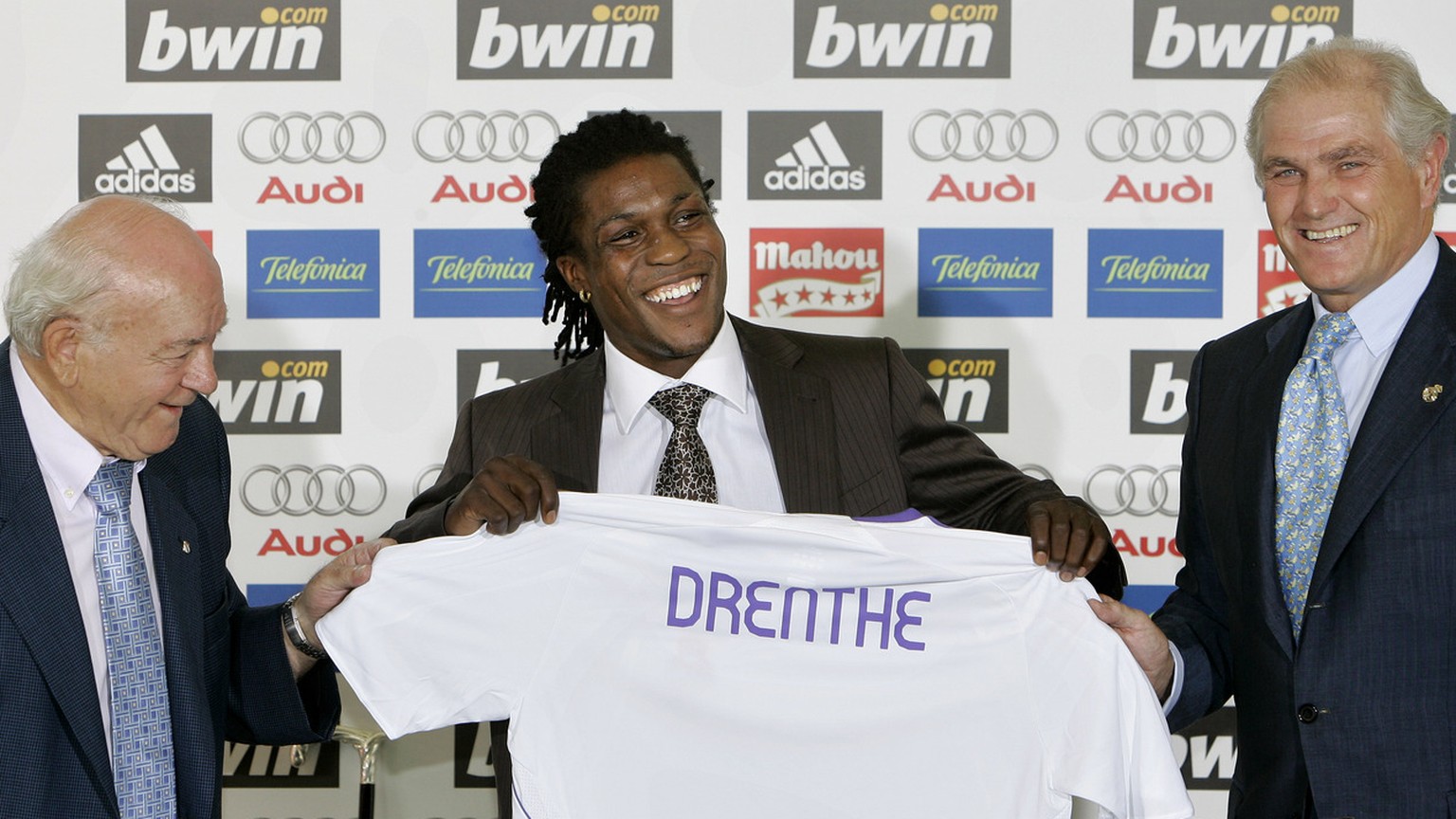 Soccer player Royston Drenthe, center, Netherlands, poses with Real Madrid President Ramon Calderon, right, and Alfredo Di Stefano, left, during his official presentation as new Real Madrid player in  ...