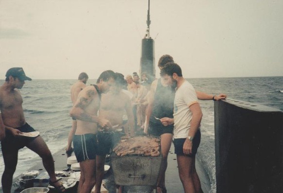 «Ich habe ein Foto von meinem Vater gefunden, wie er auf einem fahrenden U-Boot ein Barbecue veranstaltet.»