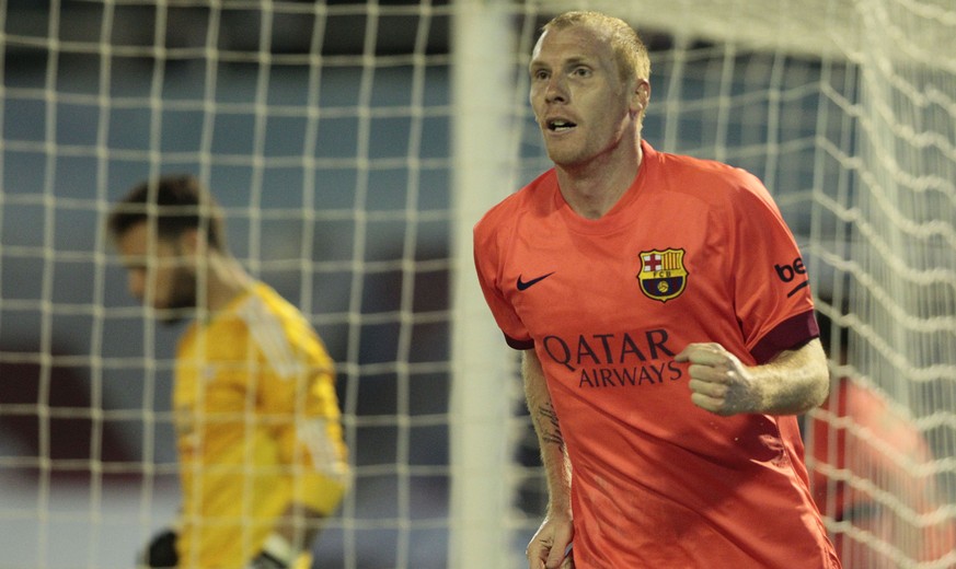 Jérémy Mathieu markiert den goldenen Treffer für Barcelona.