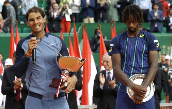 Nadal mit einem Lachen im Gesicht – Verlierer Monfils nicht wirklich amüsiert.