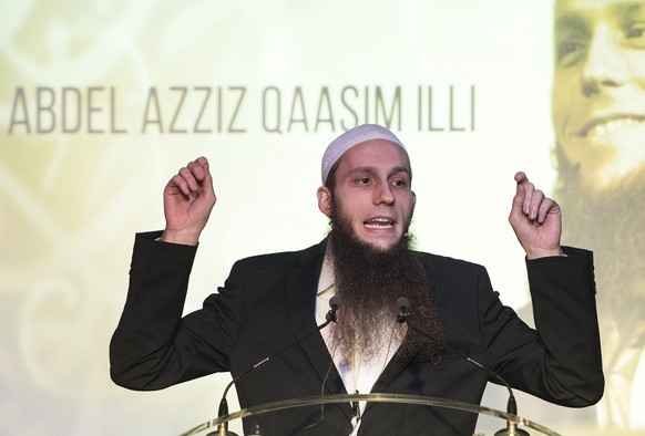 Abdel Azziz Qaasim Illi, Vorstandsmitglied des IZRS, spricht an der Veranstaltung &quot;Islam Salam - United in Peace&quot; organisiert vom Islamischen Zentralrat Schweiz (IZRS), am Samstag, 30. April ...