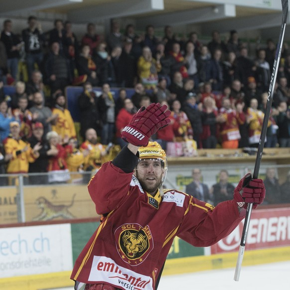 DiDomenico lässt sich von Tiger-Fans feiern.