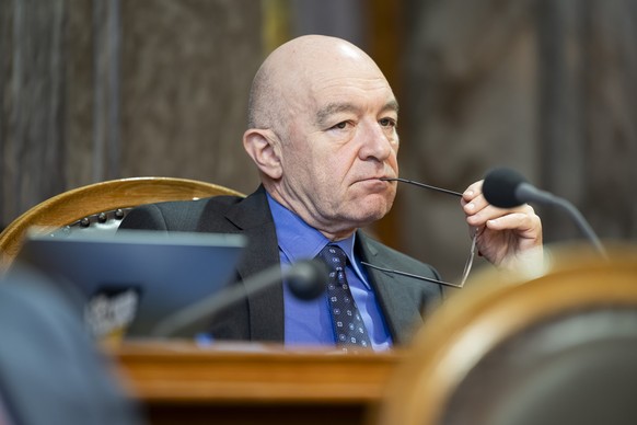 Staenderat Daniel Jositsch, SP-ZH, verfolgt die Debatte, waehrend der Sommersession der Eidgenoessischen Raete, am Dienstag, 17. Juni 2025 im Staenderat in Bern. (KEYSTONE/Anthony Anex)