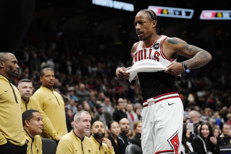 DeMar DeRozan dehors!