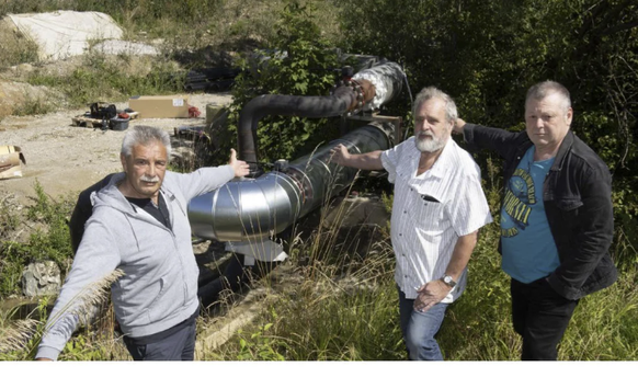 Rentern zeigen auf Dinge