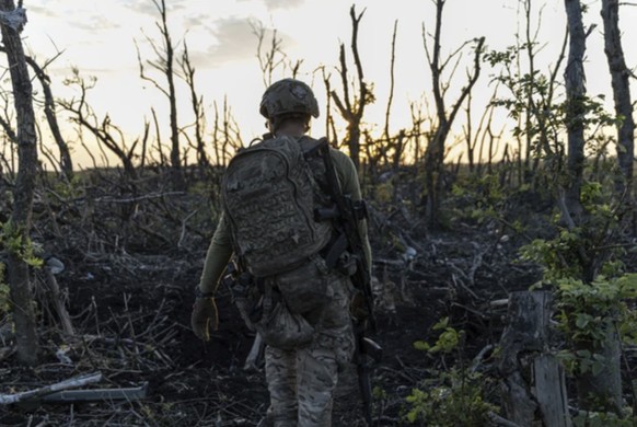 Un soldat ukrainien, à quelques kilomètres d'Andriivka. 16 septembre 2023.