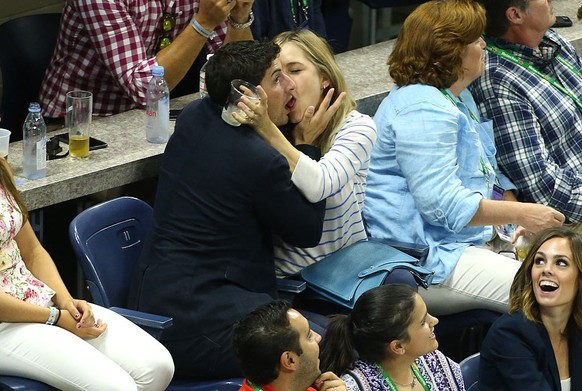NEW YORK, NY - SEPTEMBER 11: Jason Biggs and his wife Jenny Mollen enjoy the &#039;kiss cam&#039; during day twelve of the 2015 US Open at USTA Billie Jean King National Tennis Center on September 11, ...