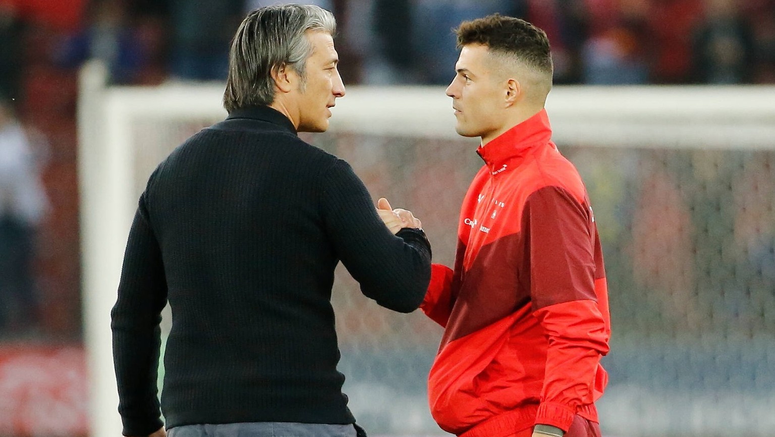 Foto Manuel Geisser 29.03.2022 Stadion Letzigrund Zürich Saison 2021/2022 Herren Fussball Freundschaftsspiel Schweiz - Kosovo Trainer Murat Yakin - Granit Xhaka (Schweiz) nach dem Spiel *** Photo Manu ...