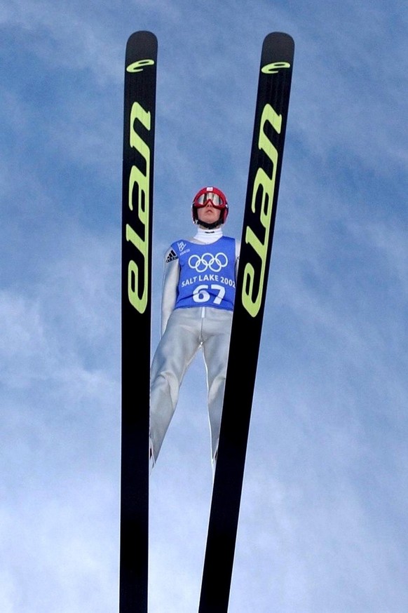 Simon Ammann a contribué à porter le ski en Suisse. (KEYSTONE/EPA PHOTO/DPA/OLIVER MULTHAUP)