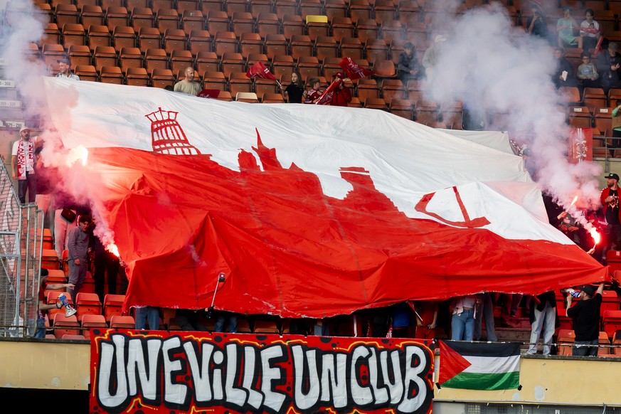 Stade Lausanne-Ouchy ultra supporters light smoke flares, during the Swiss Cup semifinal between FC Stade Lausanne-Ouchy, SLO, and Grasshopper Club Zuerich, GC, at the Stade Olympique de la Pontaise i ...