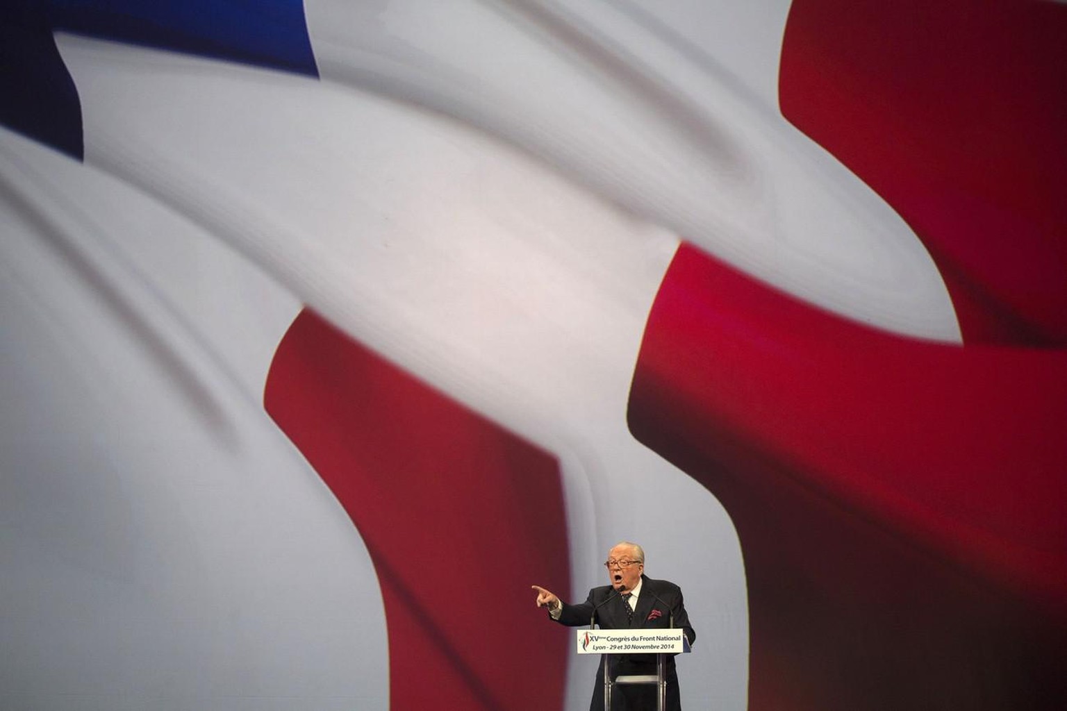 Du groupuscule de fachos aux portes de l'Elysée: la saga du Front national.