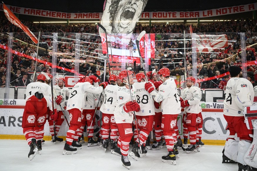 Les lausannois laissent eclater leur joie a la fin du match du championnat suisse de hockey sur glace de National League entre le Lausanne HC, LHC, et le HC Ambri-Piotta, HCAP, ce dimanche 26 fevrier  ...