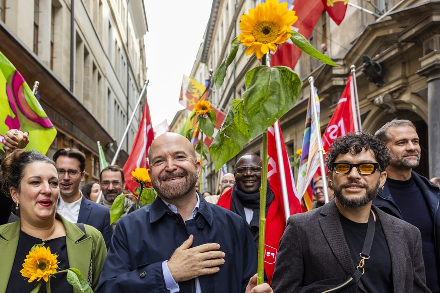 Delphine?Klopfenstein?Broggini, gauche, conseiller Nationale Les Verts, Nicolas Walder, 2e gauche, nouvel elu Les Verts au conseil d&#039;Etat, son mari Jorge Cadena, 2e droite, et le conseiller d&#03 ...