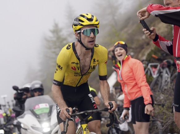 Simon Yates a réalisé un numéro sur les pentes des Alpes italiennes