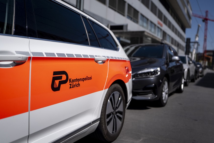 Ein Fahrzeug der Polizei steht vor dem Bahnhof nachdem ein 31-jaeriger Schweizer mehrere Personen mit einer Stichwaffe am Bahnhof Winterthur angegriffen hat am Donnerstag, 28. Mai 2026 in Winterthur.  ...