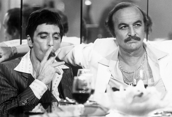 Bildnummer: 54353130 Datum: 08.07.1983 Copyright: imago/United Archives
AL PACINO (Scarface/Tony Montana) und ROBERT LOGGIA (Frank Lopez) in Scarface 1983 BOX People Entertainment quer Film

Bildnumme ...