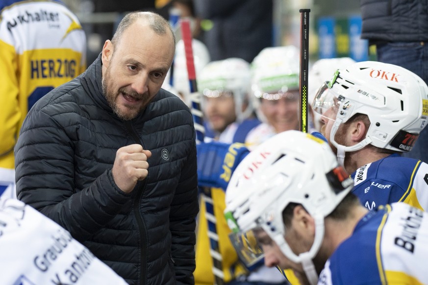 Davos&#039; Cheftrainer Christian Wohlwend waehrend dem Meisterschaftsspiel der National League zwischen den SCL Tigers und dem HC Davos, am Freitag, 18. Dezember 2020, im Ilfisstadion in Langnau. (KE ...