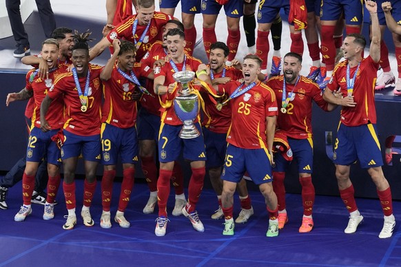 Spain&#039;s Alvaro Morata lifts the trophy after winning the final match against England at the Euro 2024 soccer tournament in Berlin, Germany, Sunday, July 14, 2024. (AP Photo/Thanassis Stavrakis)