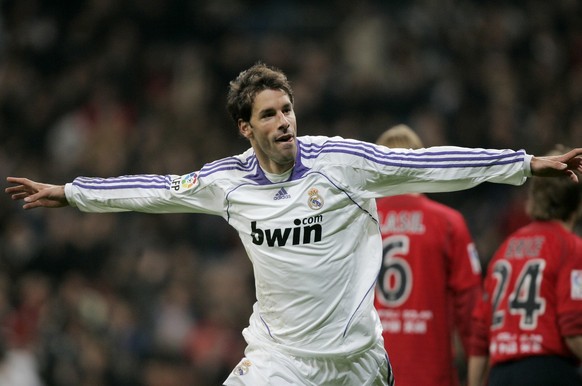 Real Madrid&#039;s Ruud Van Nistelrooy of The Netherlands celebrates after scoring against Osasuna during a Spanish league soccer match at the Santiago Bernabeu stadium in Madrid, Sunday Dec. 16, 2007 ...